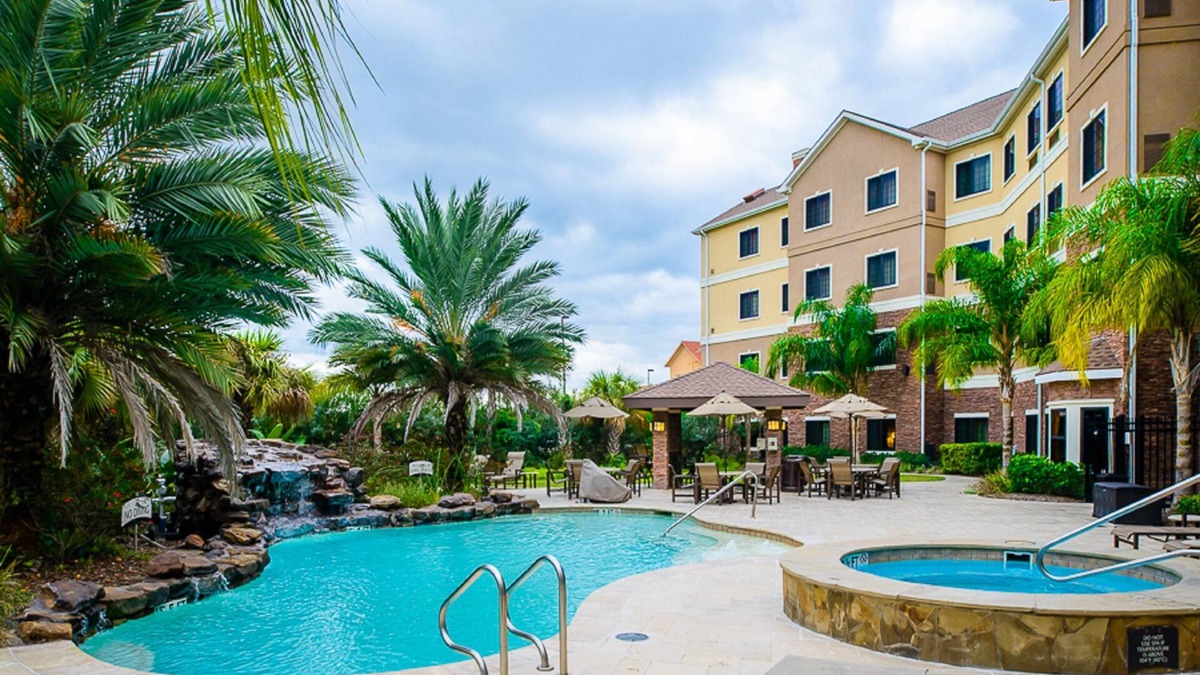 Webster Apartment | Only 10 Minutes from NASA | Free Breakfast