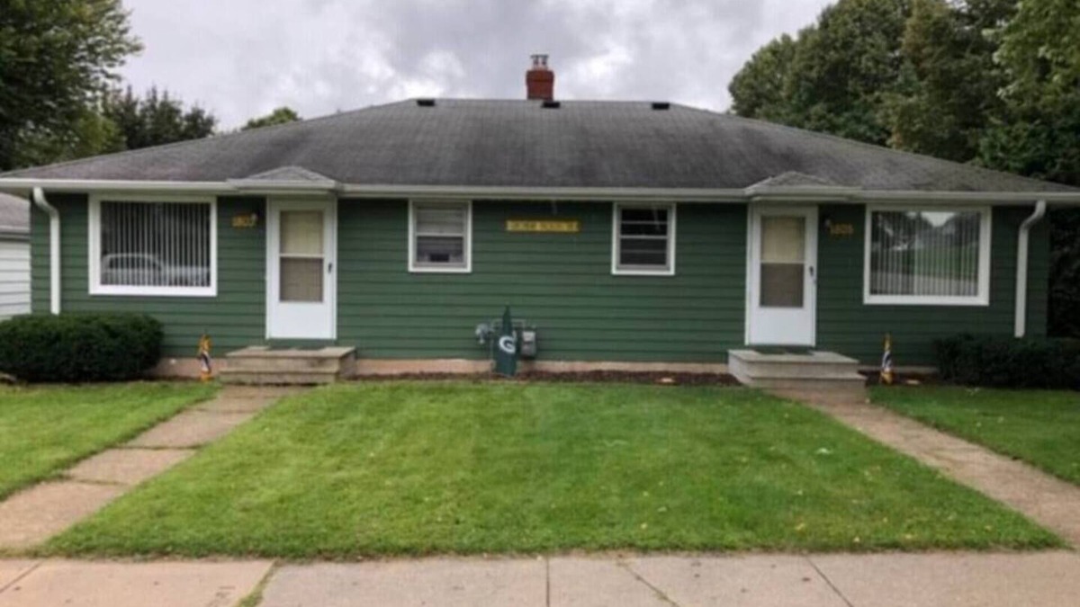 Green Bay House | Only 2 blocks from Lambeau Field and the Titletown District.