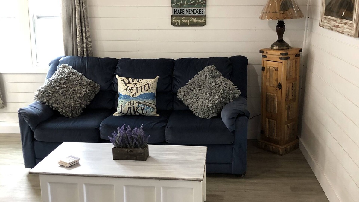 Houghton Lake Cabin | Only 200 feet from Lake. Fire Pit,Kayaks & Bikes included! Longer Stay Discounts
