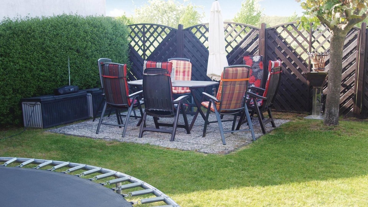 Selchow Apartment | Only 45 km from Berlin, in the middle of a wooded and watery area on the shores of Lake Storkow, the
