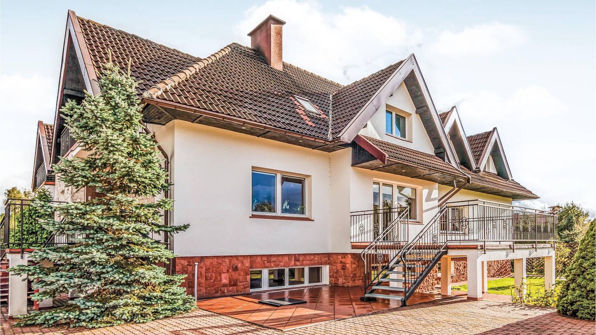 Pomerania Province House | Only a few hundred meters from the lake, we offer you this comfortable semi-detached house.