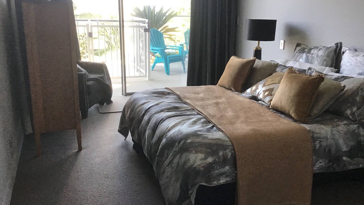 Papamoa Beach House | Only a few steps to the beach
