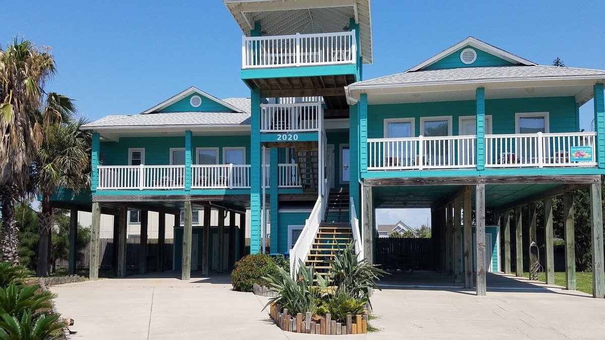 Sand Point Condo | ONLY In-Town Neighborhood w/Restaurant, Bar, Pool/Hot Tub, Beach & Cart Access