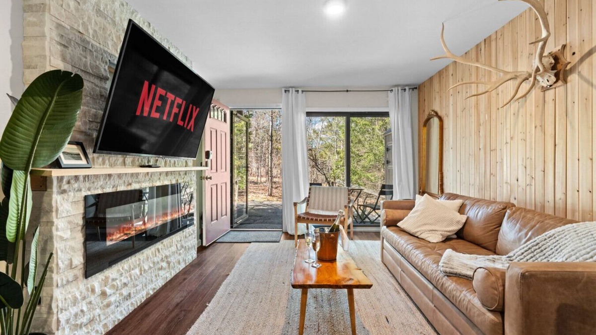 Hunter Apartment | Only Ski In Out on Hunter Mtn | Panoramic Views! Hike, Golf, Fish, Relax!