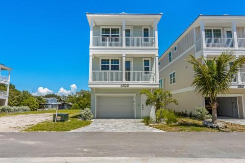 Cortez House | Only Sunsets at Hunter's Point
