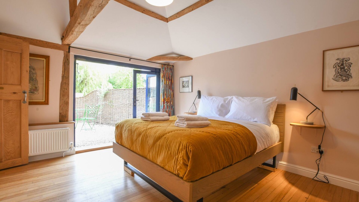 Sotherton Cottage | ONNA'S STABLE, SOTHERTON, pet friendly, with open fire in Halesworth
