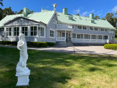 Vickan Bed & Breakfast | Onsala Mansion B&B
