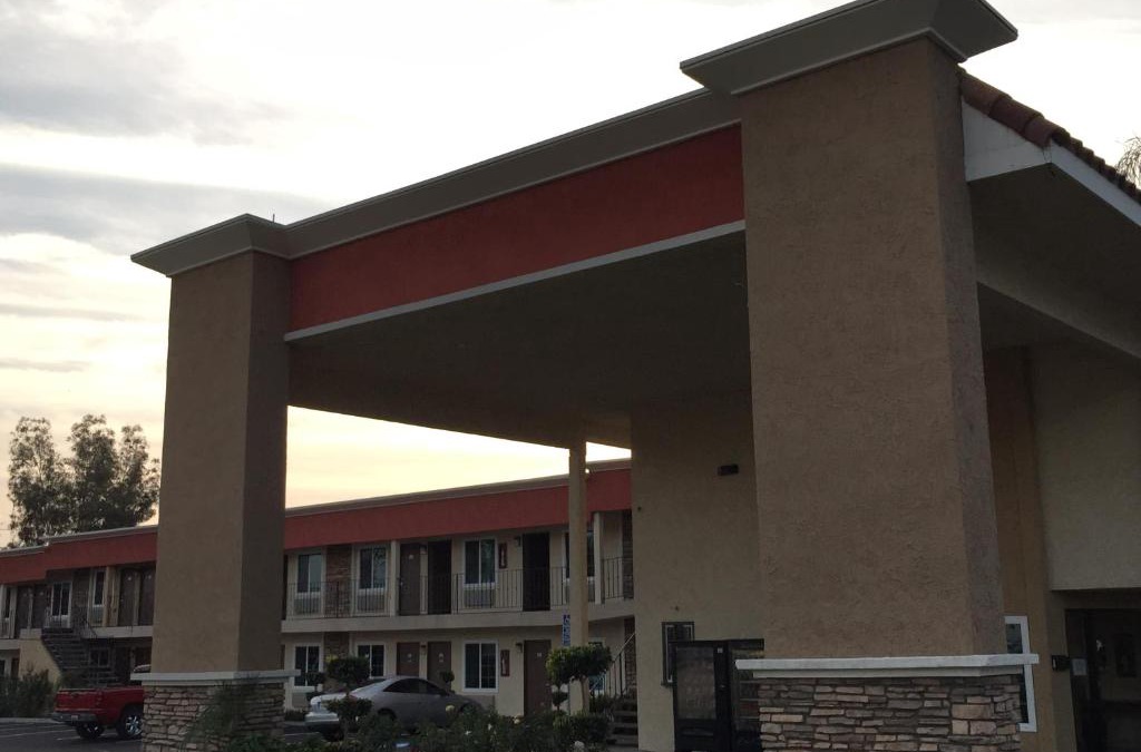 Montclair Hotel | Ontario Inn & Suites