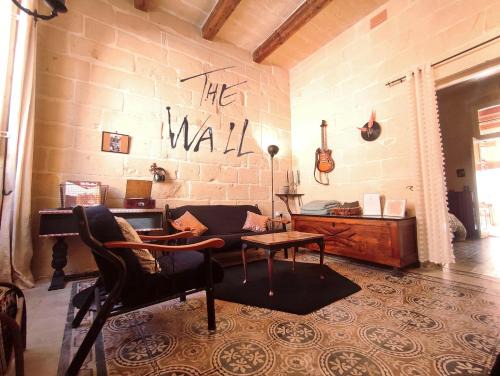 Victoria House | OnTheRocks - Holiday Home in Victoria, Gozo