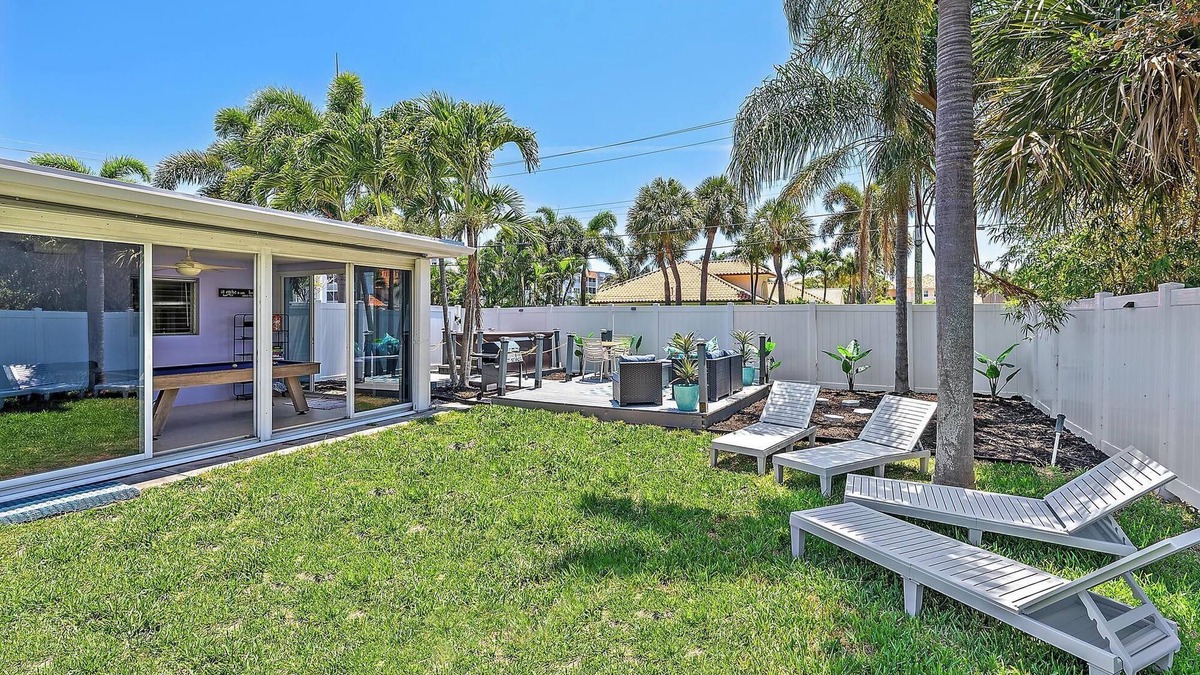 South Palm Park Neighborhood Association House | Onyon Oasis; Located in Lake Worth Beach Florida. Pet friendly!nnn