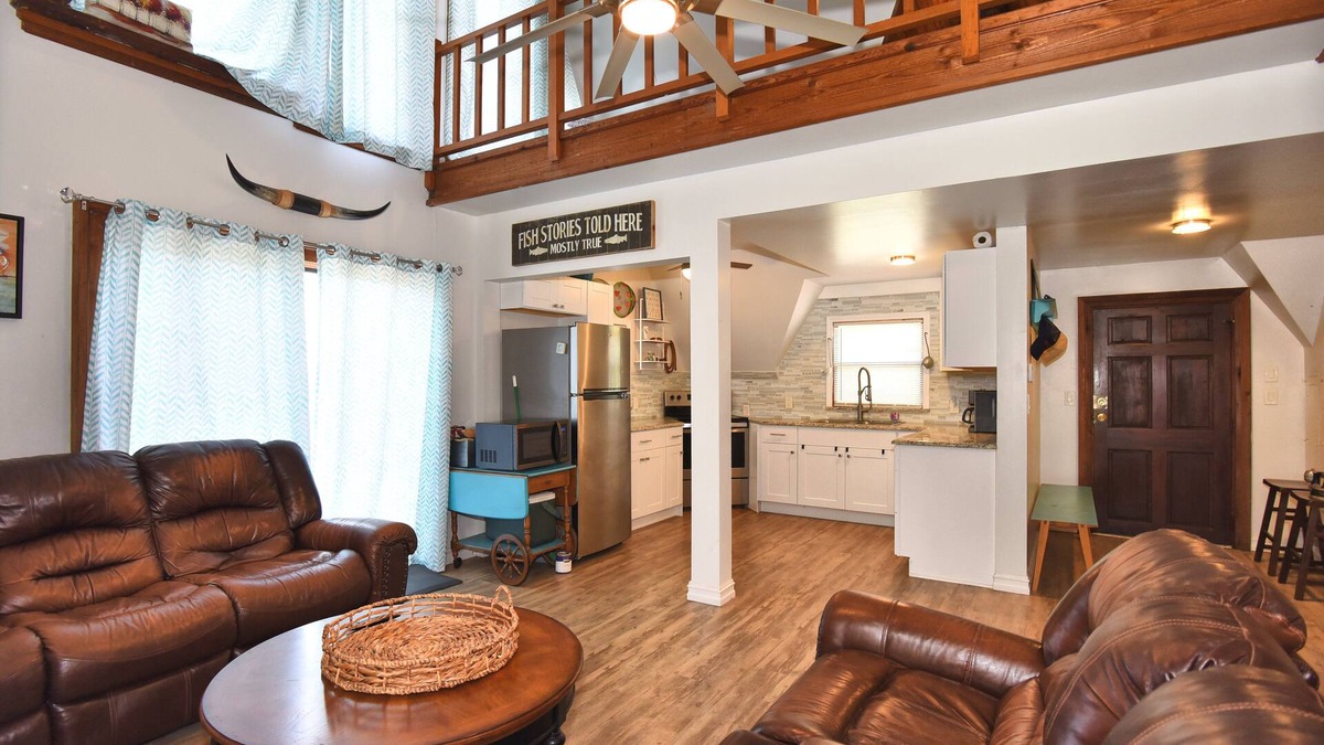 Claremore Cabin | Oolagah Lake - Adorable 2 story Cabin