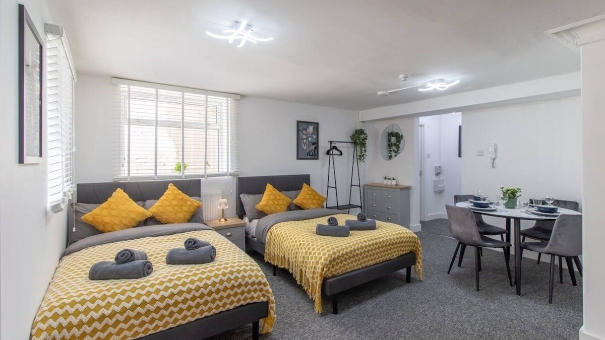 Southsea Apartment | Open Mind Property - Cosy Studio in Southsea