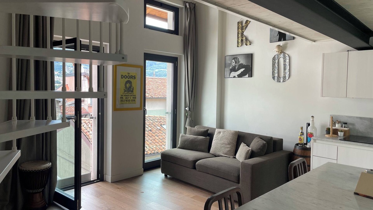 Malgrate Apartment | Open-plan loft overlooking Lake Como with private parking space