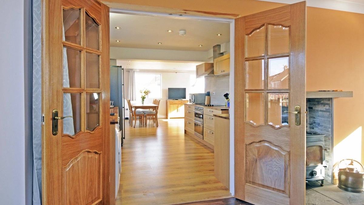 Whitby House | Open Plan modern Cottage by Whitby Rugby Field with large drive & EV fast charge