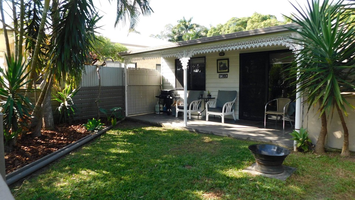 Rosemount Cabin | Open plan Studio, Fenced Yard for Dog, Gas BBQ, Firepit for marshmallow nights!