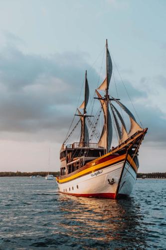 Sei Pinang Boat Rental | Open Trip Behike Luxury Phinisi - 3D2N Komodo National Park