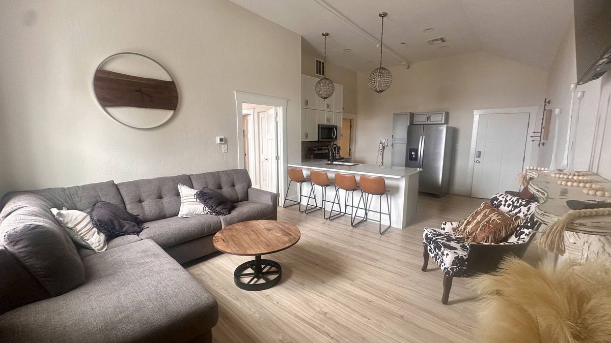 Frontier Apartment | Opera House Suite 1
