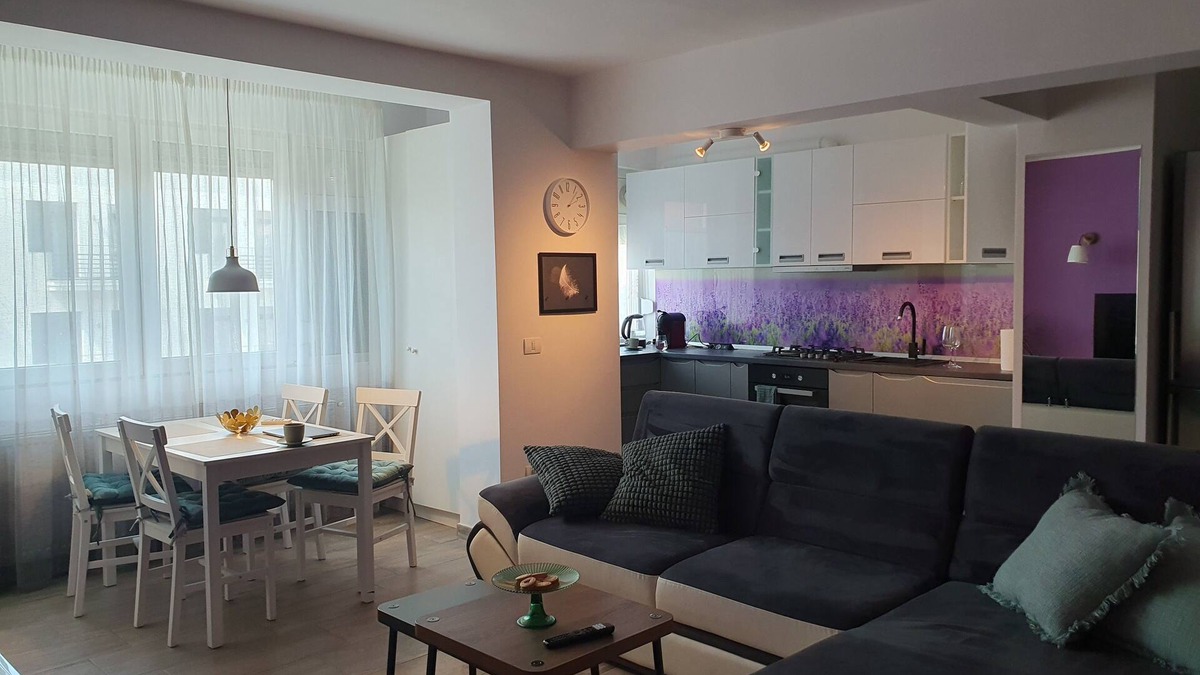 Old City Apartment | Opera Lavendel. Cozy 1-bedroom with AC & King-Size bed in awesome Timișoara