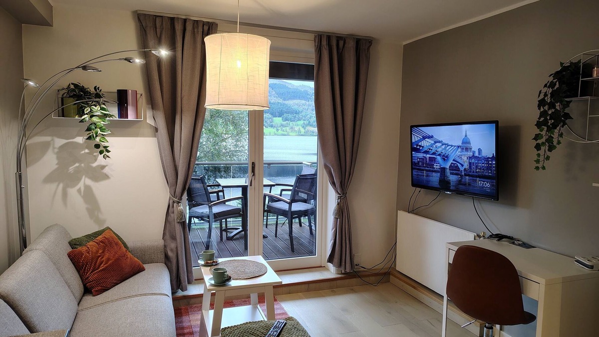 Vossestrand Apartment | Oppheim Holiday Apartment with swimming pool