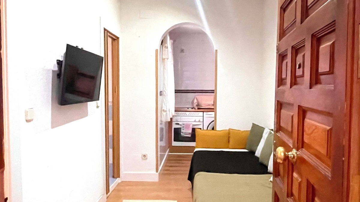 Las Acacias Apartment | Opportunity to enjoy a home in downtown Madrid and in front of Madrid Rio!