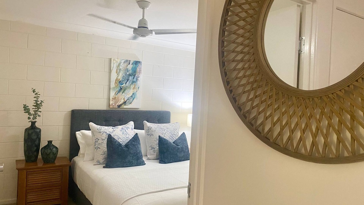 Hyde Park House | Opposite the Mater Hospital on Oxford!