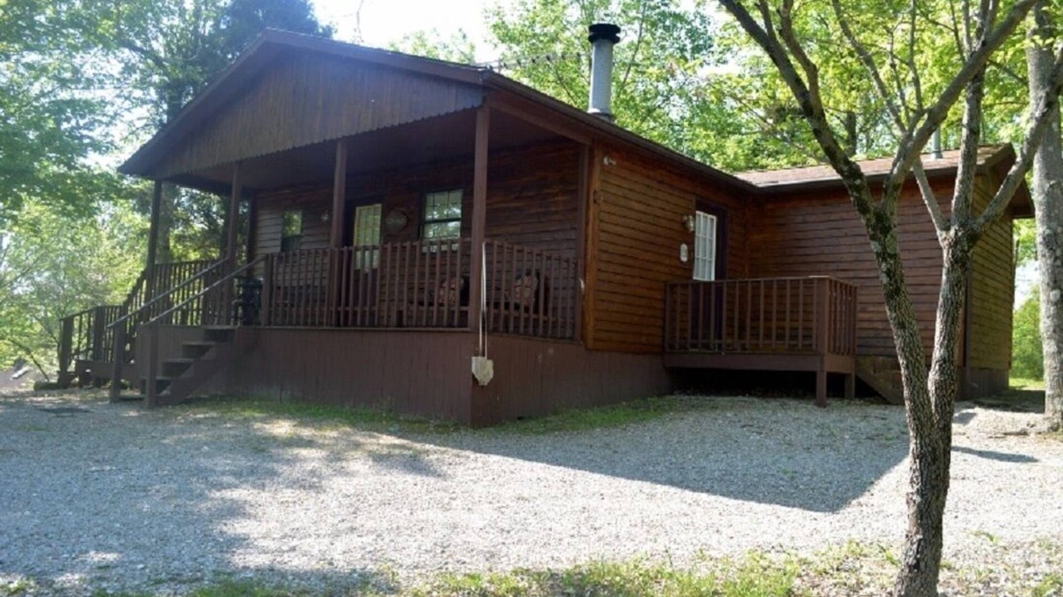 Eckerty Cabin | Optimum Cabin 12 with Jacuzzi and HOT TUB on Patoka Lake in Southern Indiana