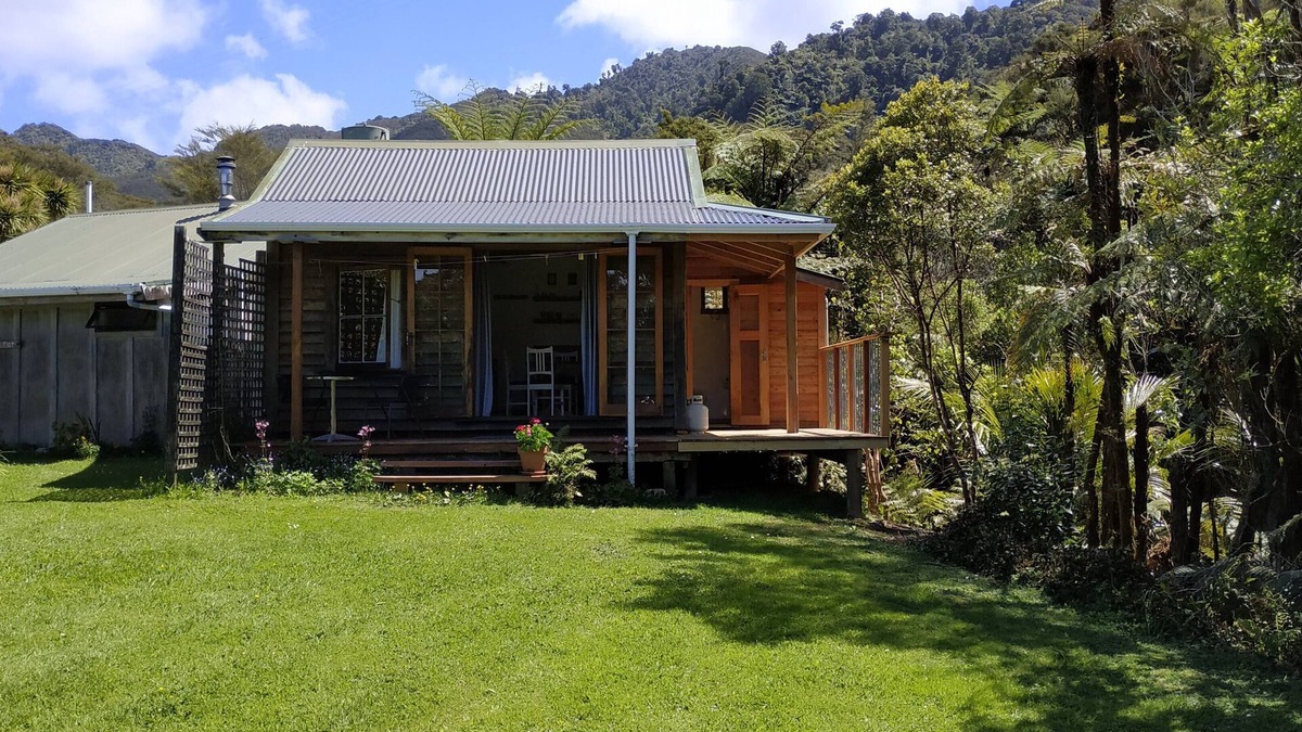 Collingwood Cottage | Opua Garden Cottage, sleeps 3