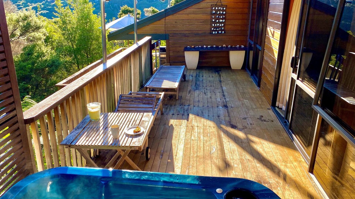 Opua House | Opua kiwi forest retreat with complementary catered yacht charter by master chef
