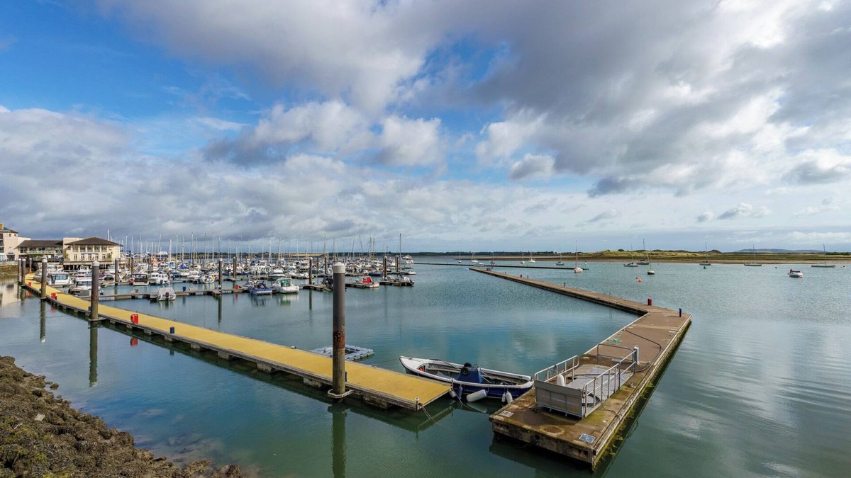 Malahide Apartment | Opulent - Fully Furnished, 1 Bedroom Apartment