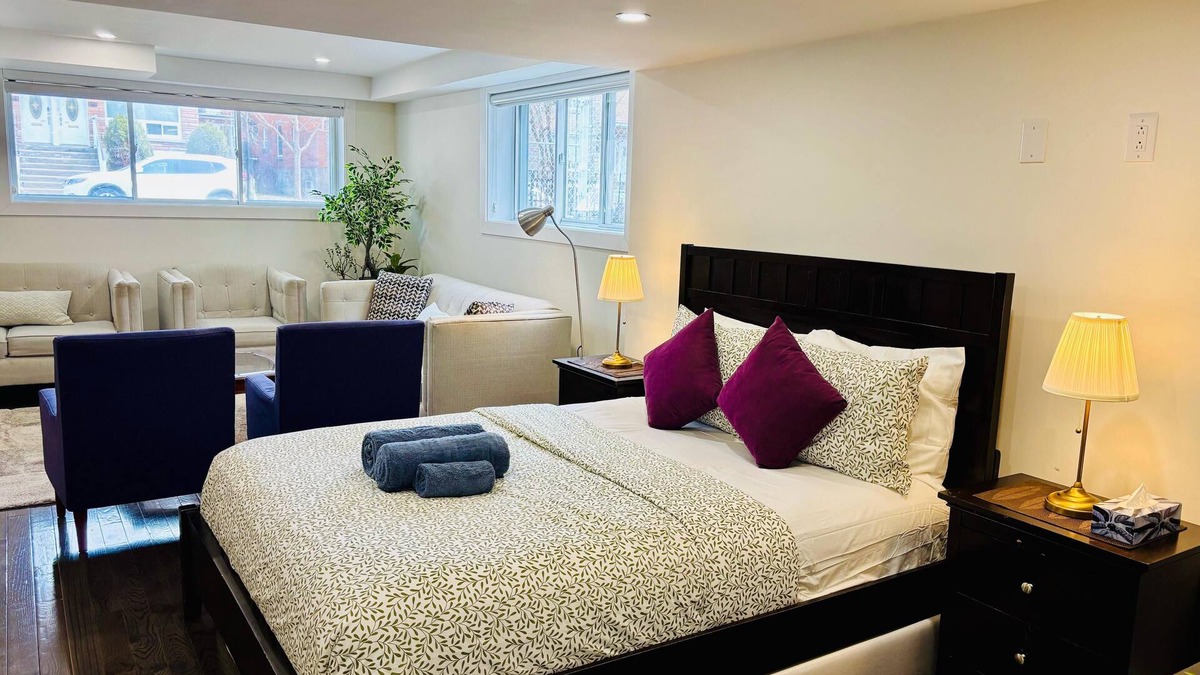 LaSalle Apartment | Opulent Studio - Semi Basement
