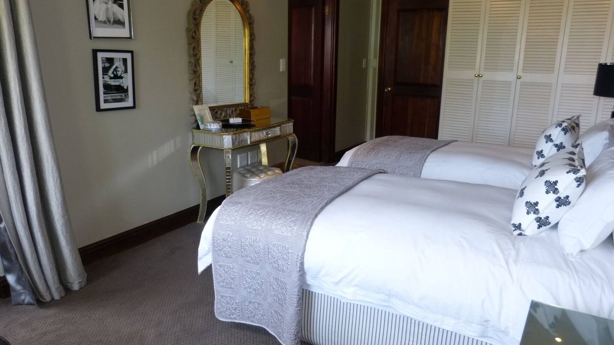 Knysna Villa | Opulent Venue in private estate sleeps 8
