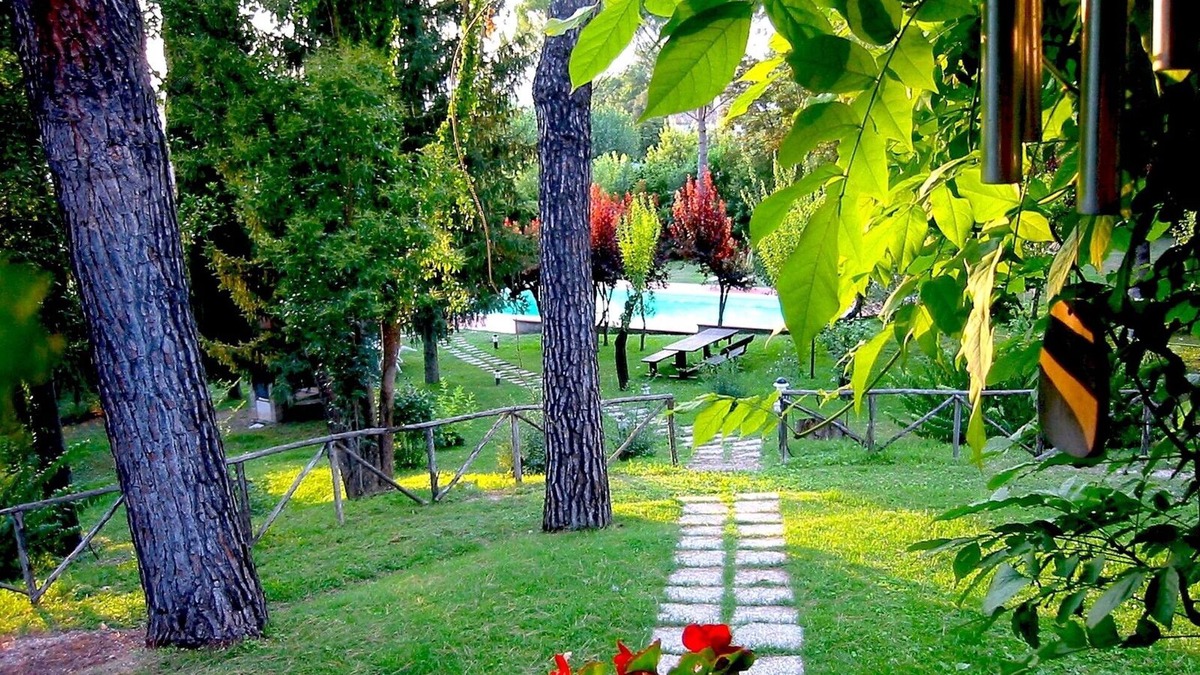 Terni Villa | Opulent Villa Private Heated Pool and Park, Volley Ball, Table Tennis, Whirlpool