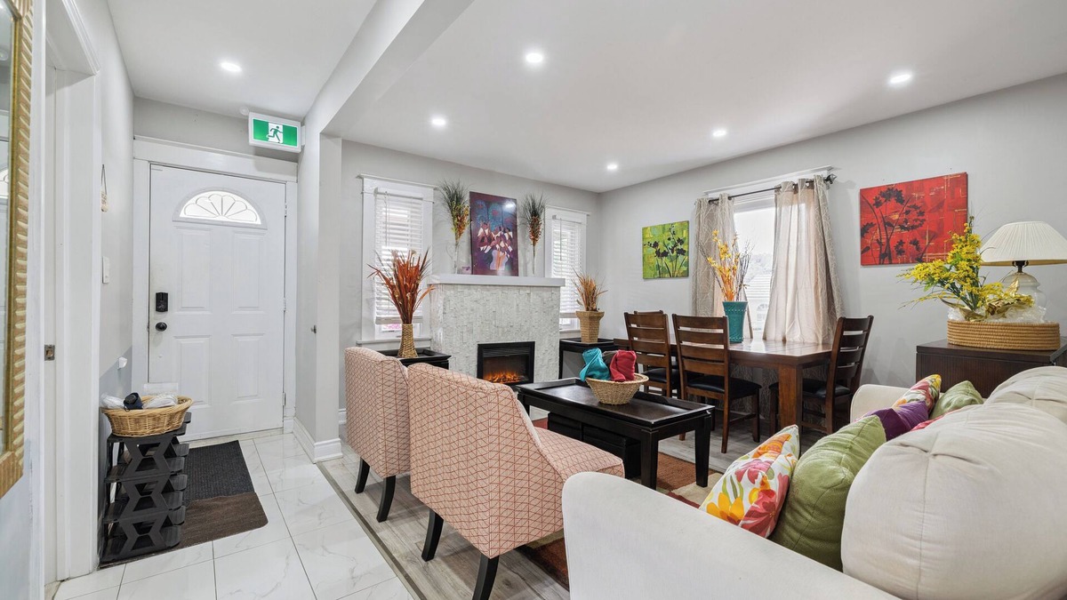 Niagara Falls Bed & Breakfast | Ora's Place BNB- Walking Distance to View Falls