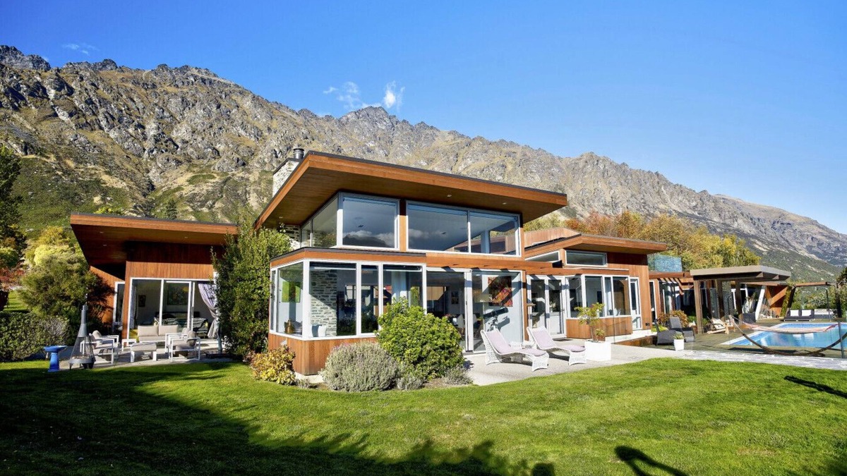 Kawarau Falls Villa | Oraka Lakeside Retreat - Hosted by NZSIR Luxury Rental Homes