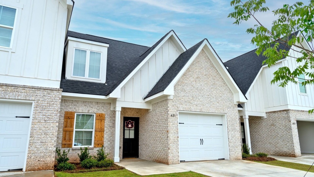 Auburn - Opelika House | Orange & Blue Skies | 2 Bed, 2 Bath