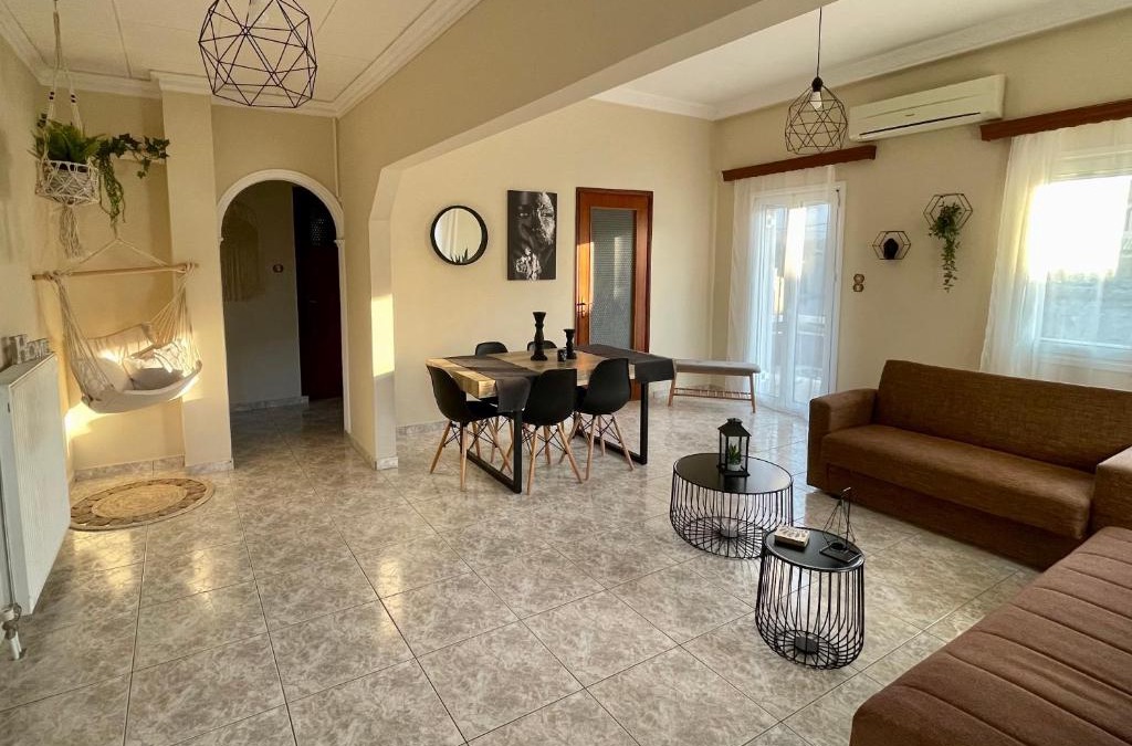 Vatolakkos Apartment | Orange Country House