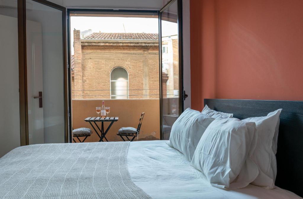 La Font de la Guatlla Apartment | Orange crush Barcelona