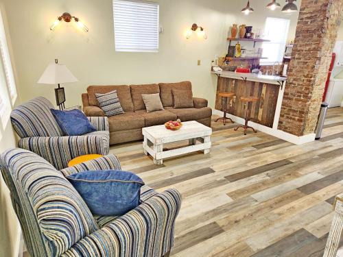 Indianapolis Apartment | Orange Delite