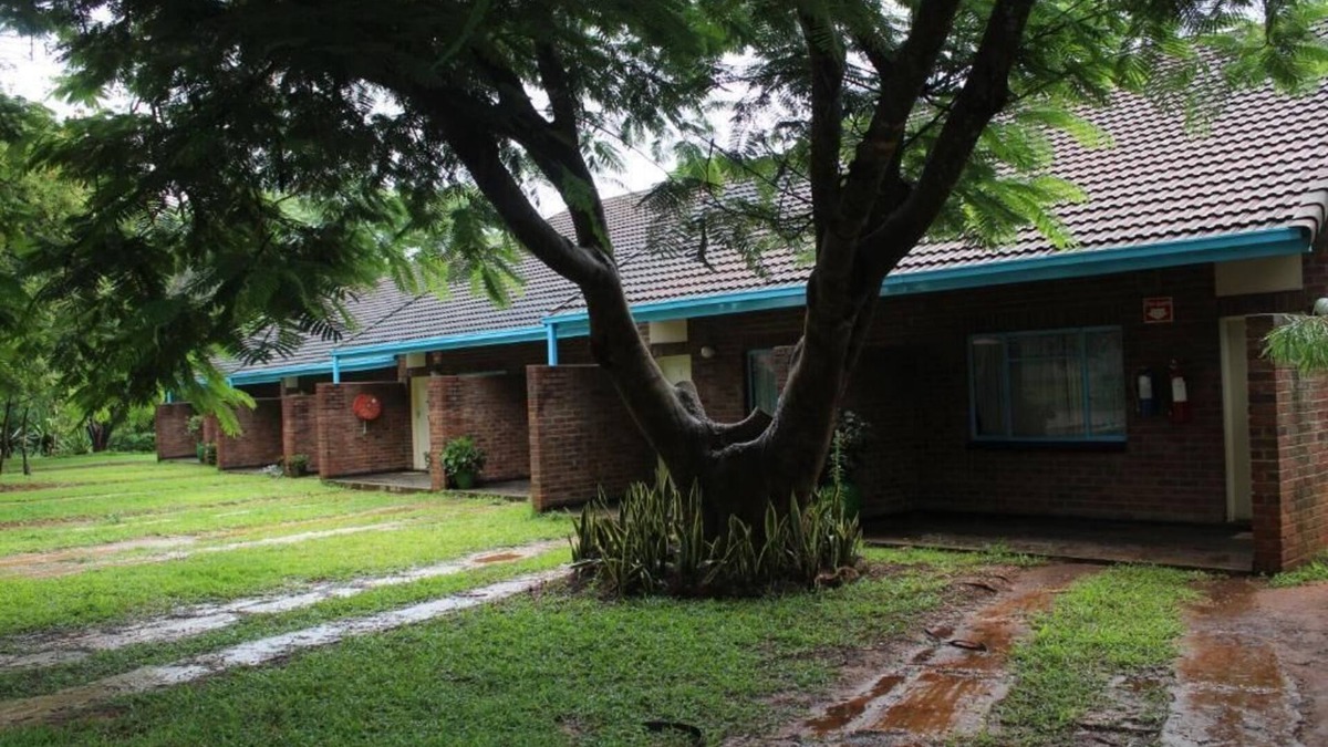 Chinhoyi Hotel | Orange Grove Motel