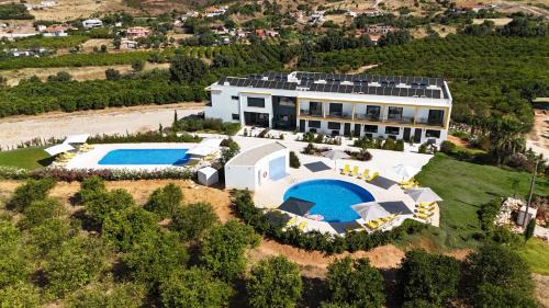 Silves House | Orange Grove Residence
