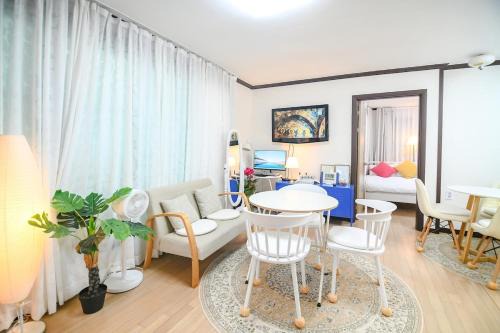 Seochon House | Orange house1