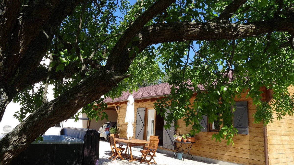 Orange Cottage | ORANGE in the countryside cosy cottage in property, SPA swimming pool air conditioning wifi parking