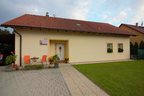 Kajov Apartment | Orange Loft Apartment