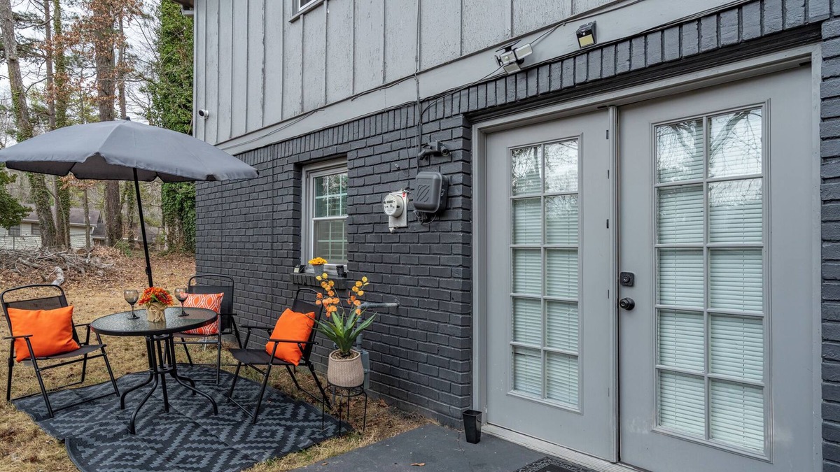 Sandtown Apartment | Orange Oasis Hideaway Suite spacious 1 bed retreat Atl airport and Everything!