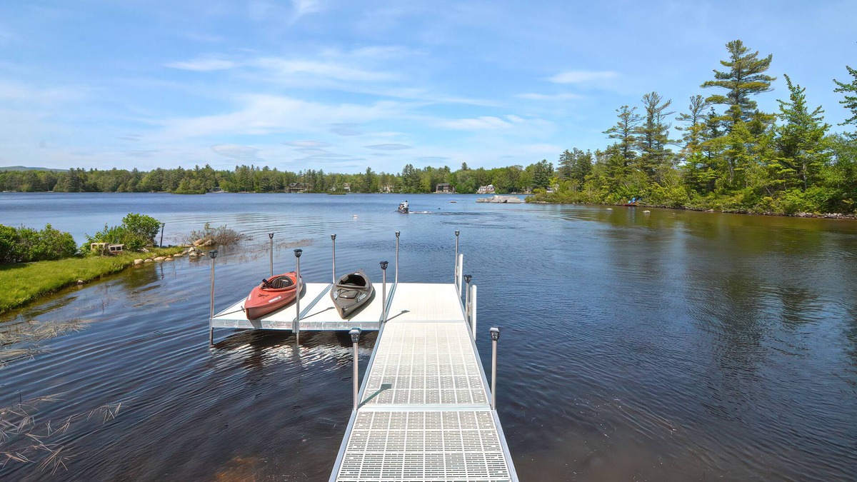 Middleton House | Orange Oasis! Lakefront Getaway w/Private Beach