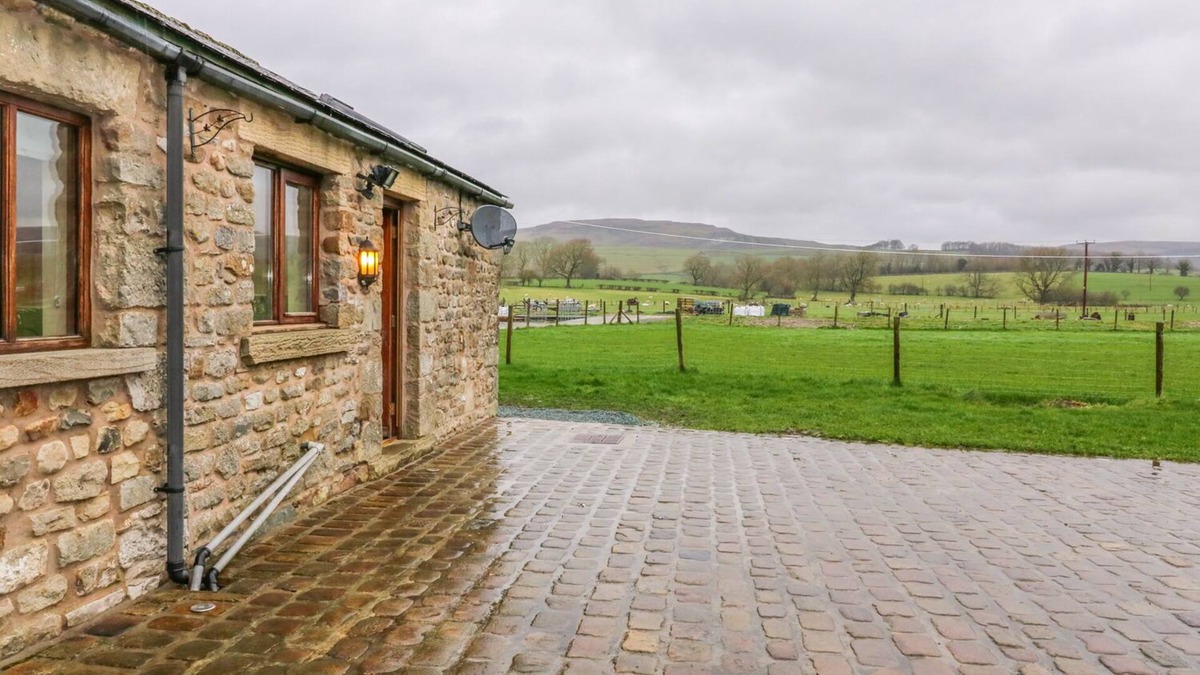 Fourstones Near Bentham Cottage | ORCABER FARM RETREAT, character holiday cottage in Austwick