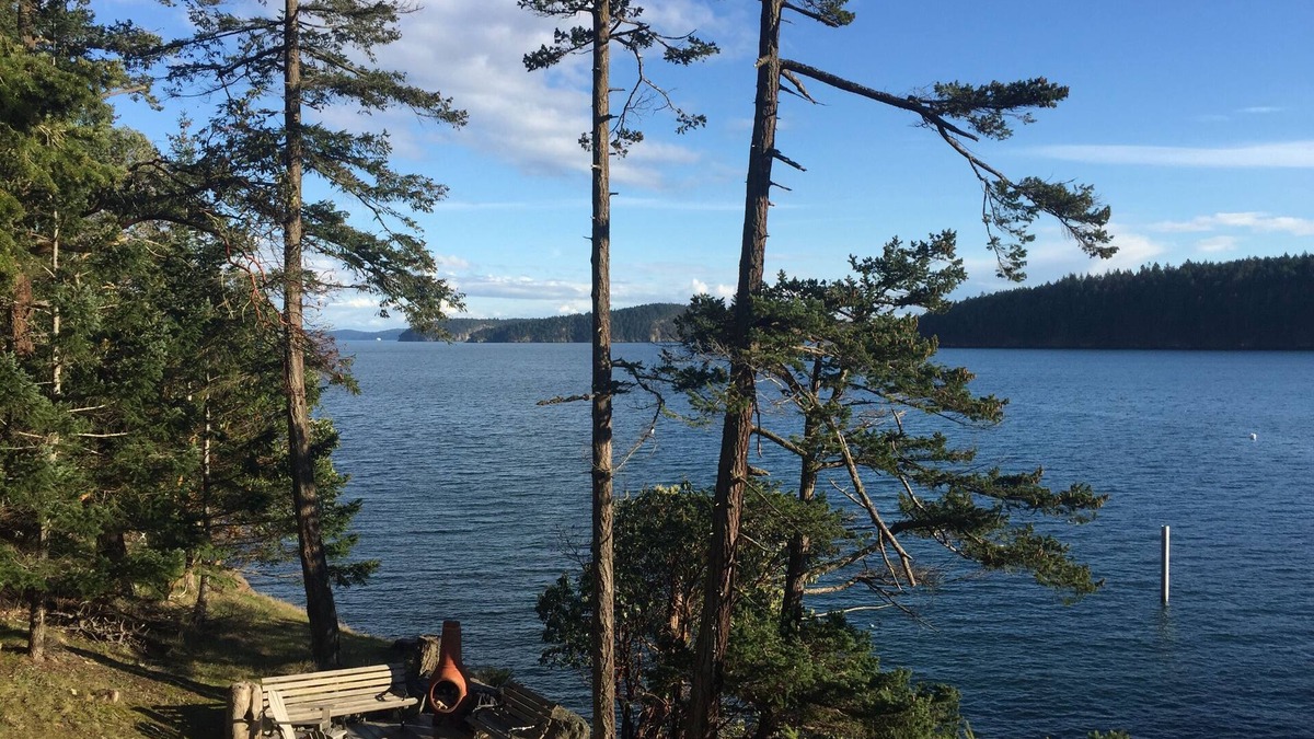 Eastsound House | Orcas Island Waterfront Home, Spectacular Views & Wildlife, Privately Sleeps 6