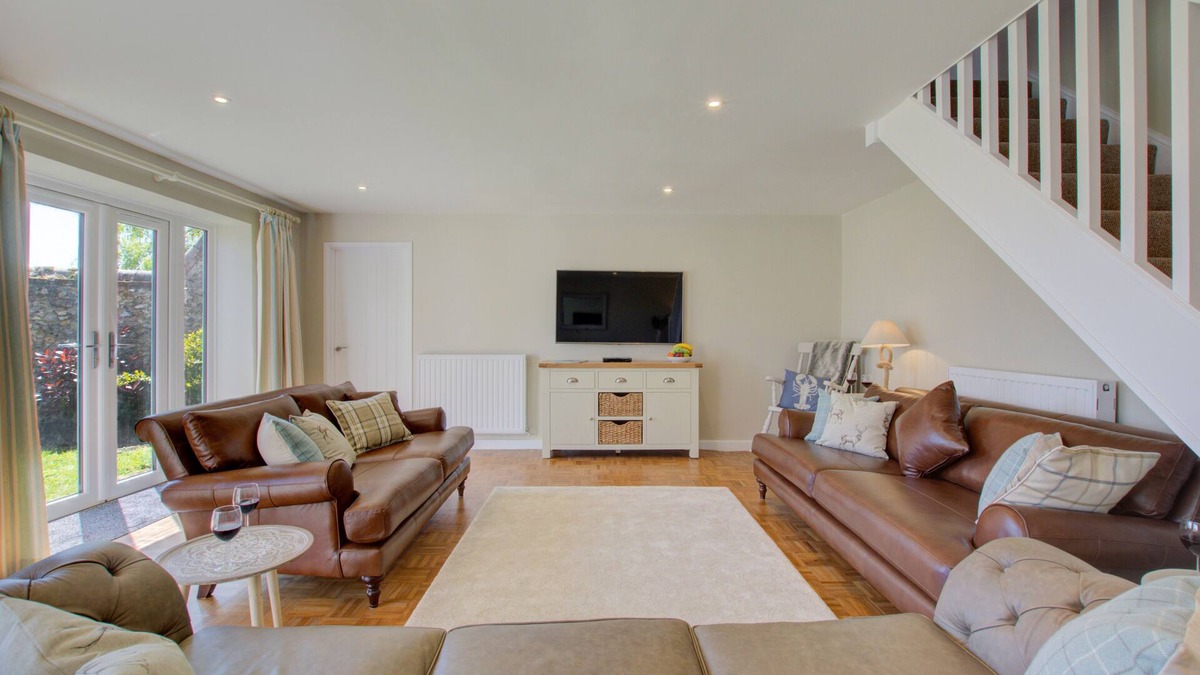 Wighton House | Orchard Barn - Four Bedroom House, Sleeps 8