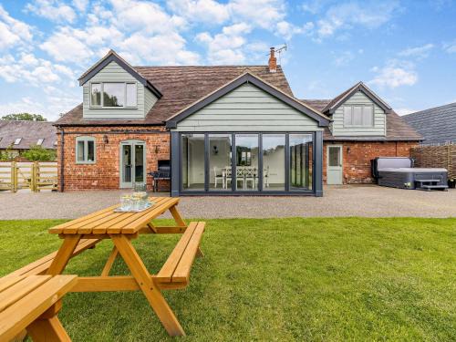 Pontesbury House | Orchard Barns - Uk47200