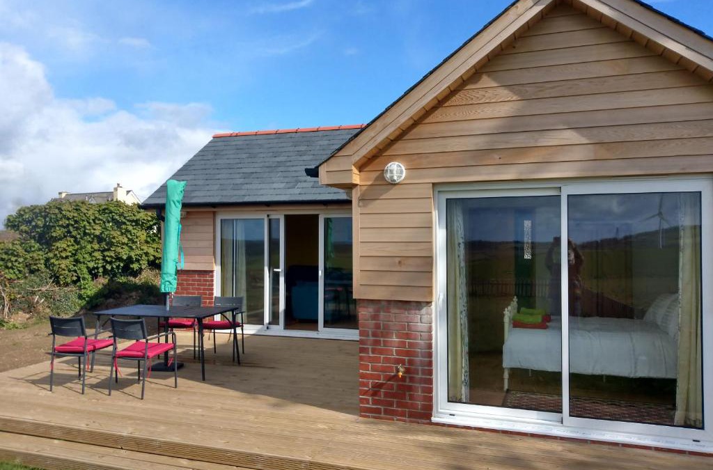 Liskeard House | Orchard Chalet